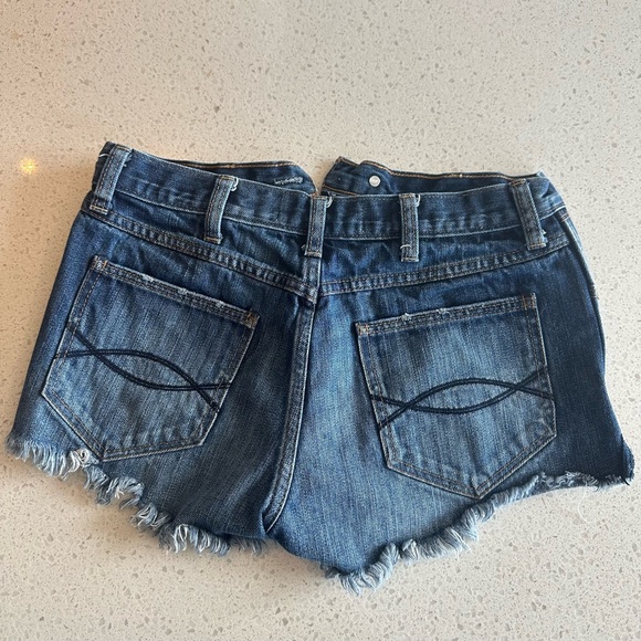 A&F festival short, size 0 - Picture 3 of 3